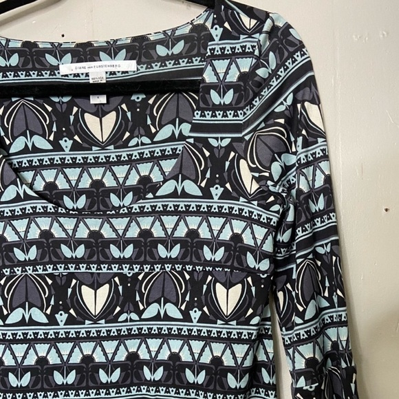 DIANE VON FURSTENBURG 100% Silk Dress - Picture 2 of 8